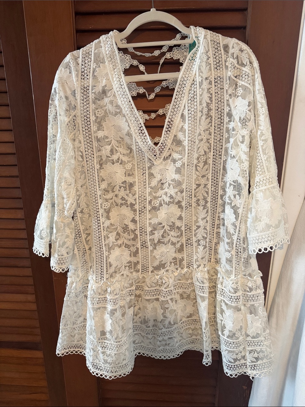 Lace V-Neck Tunic Top in Cream